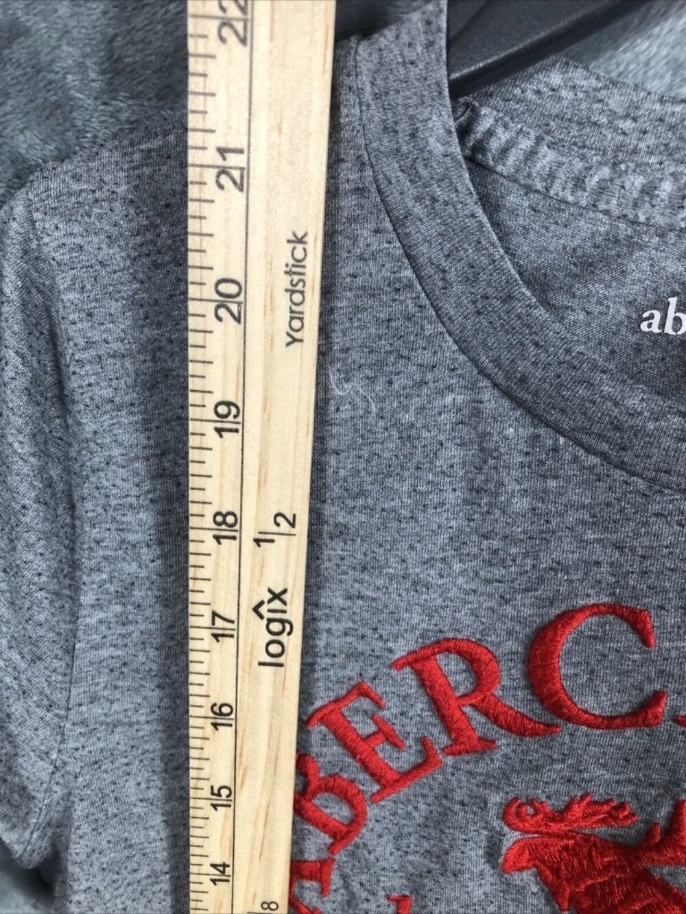 Abercrombie Kids Gray Tee With Red Embroidery Moose Logo New York Design - Picture 5 of 7